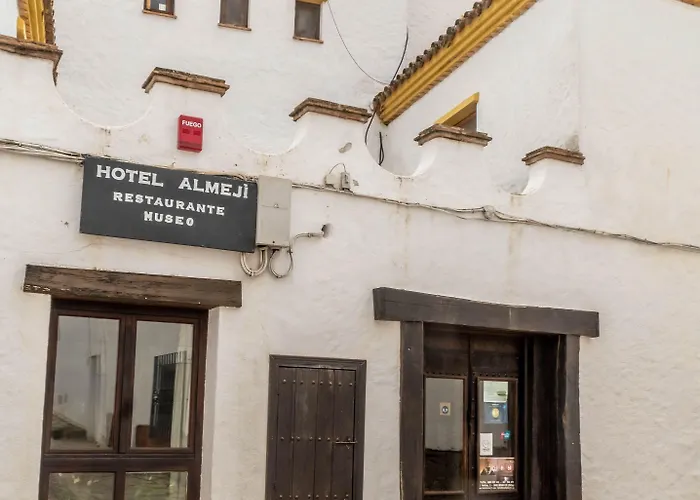 Отель Almeji